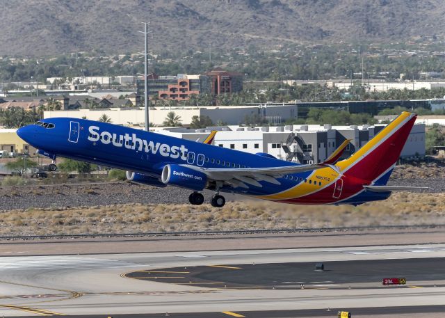 Boeing 737-800 (N8575Z)