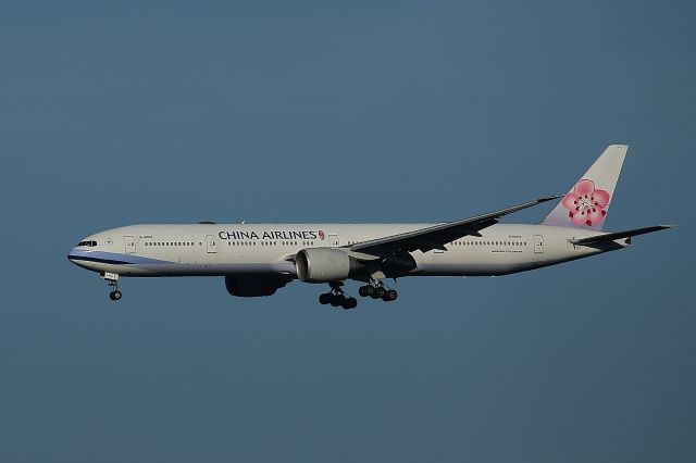 BOEING 777-300ER (B-18002)