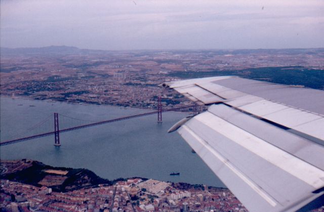 Boeing 727-100 — - Approach LPPT Lisabon above TAAG jaar 1975