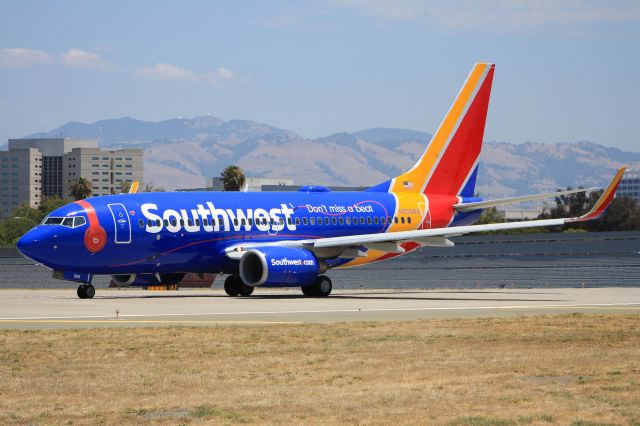 Boeing 737-700 (N909WN)