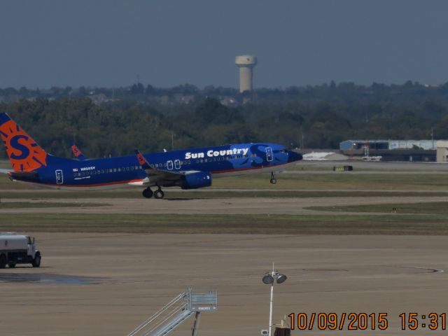 Boeing 737-800 (N805SY)