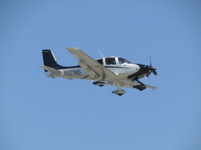 Cirrus SR-22 (N821MS) - Landing RWY 20R