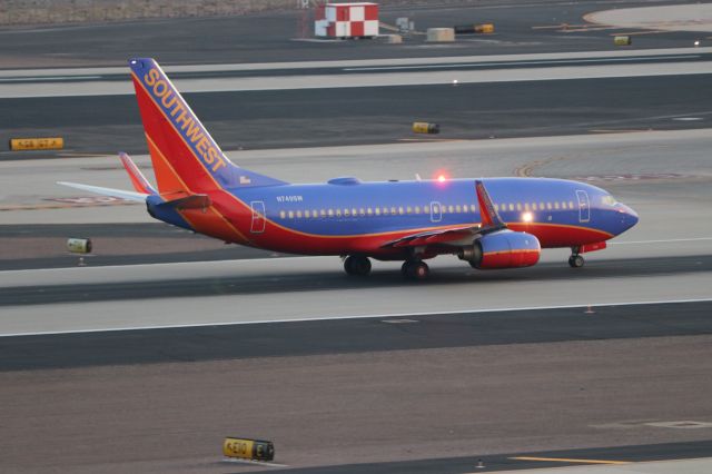 Boeing 737-700 (N749SW)