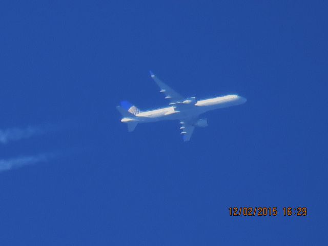 Boeing 757-200 (N588UA)