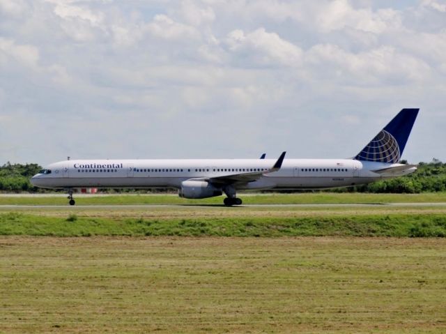 BOEING 757-300 (N57863)