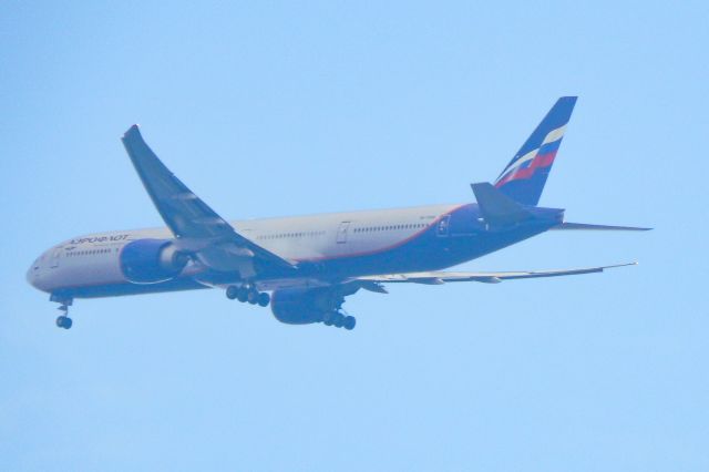 BOEING 777-300ER (RA-73158)