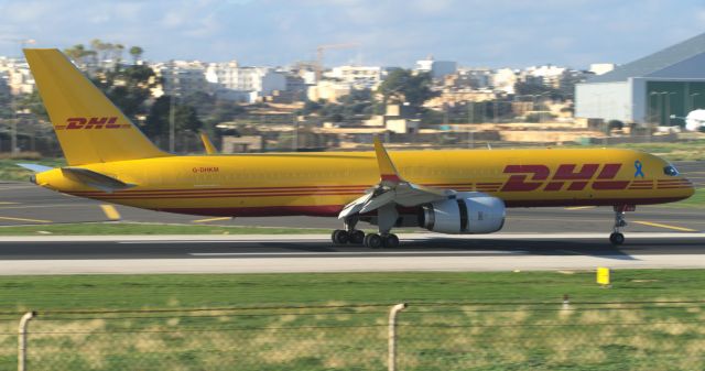 Boeing 757-200 (G-DHKM) - On landing RW31