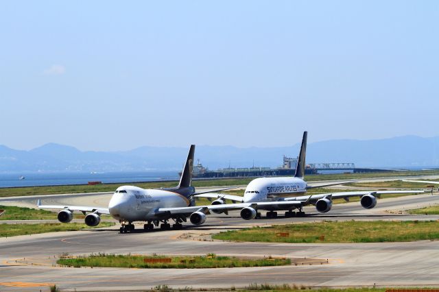 Boeing 747-400 (9V-SKB)