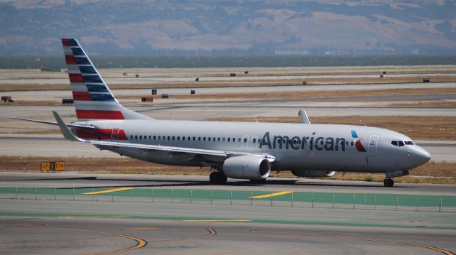 Boeing 737-800 (N934NN)