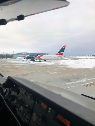 BOEING 767-300 (N225NE) - N225NE at Rockford 