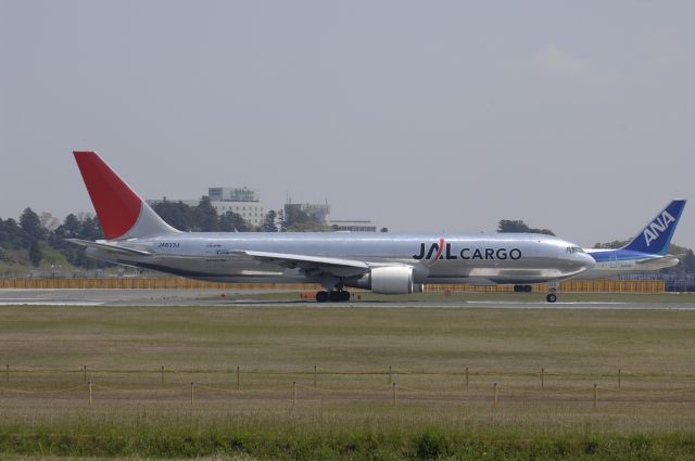 BOEING 767-300 (JA633J) - Departure at Narita Intl Airport 16R on 2010/5/2