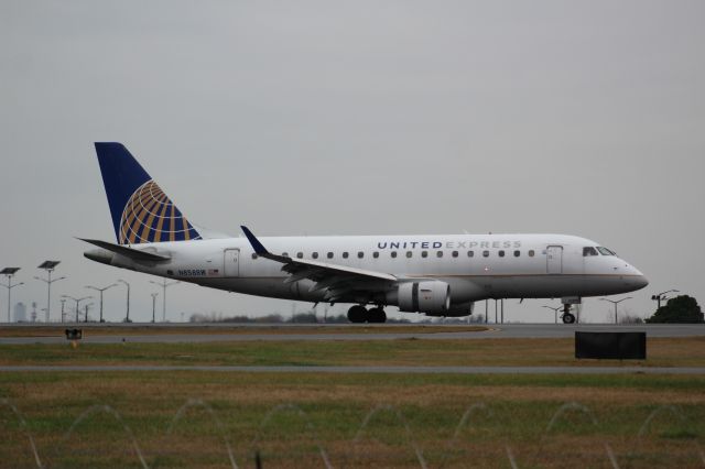 Embraer 170/175 (N858RW)