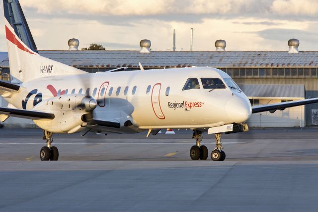 Saab 340 (VH-NRX) - Regional Express Airlines (VH-NRX) Saab 340B taxiing at Wagga Wagga Airport.