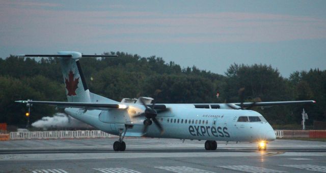 de Havilland Dash 8-400 (C-FSRW)