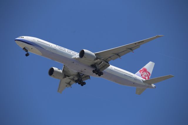 BOEING 777-300ER (B-18001)