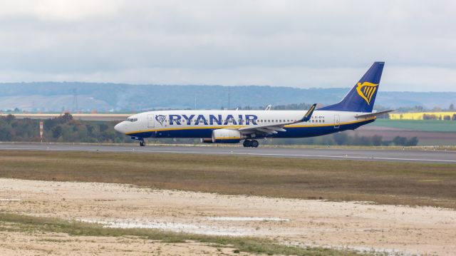 Boeing 737-700 (EI-EFH)