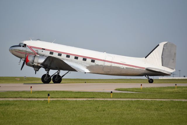 Douglas DC-3 (N472AF) - 05-17-23