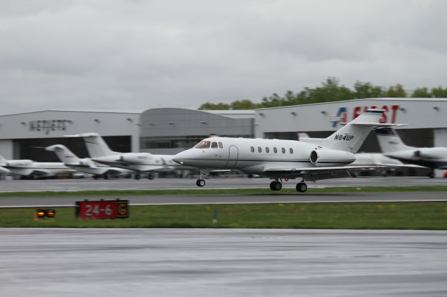 Hawker 800 (N84UP)