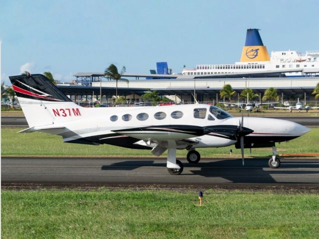Cessna 421 (N37M)