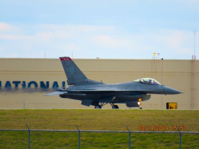 Lockheed F-16 Fighting Falcon (89-2138)