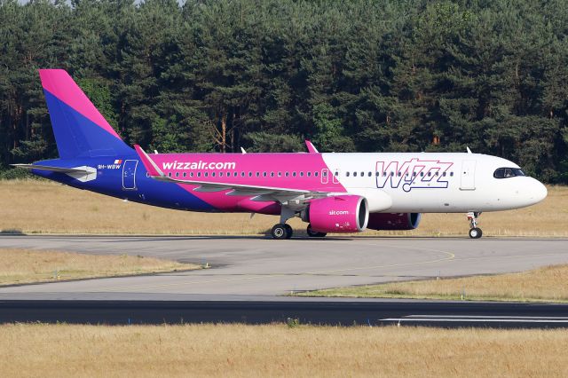 Airbus A320 (9H-WBW)