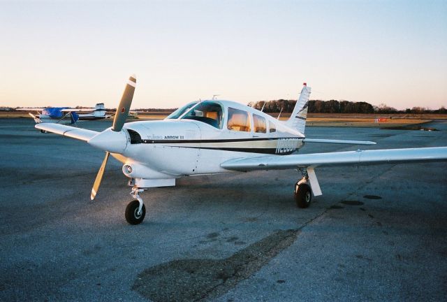 Piper Cherokee Arrow (N2855M)