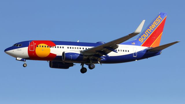 Boeing 737-700 (N230WN)