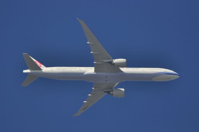 BOEING 777-300ER (B-18053)