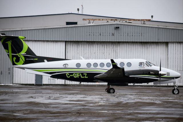 Beechcraft Super King Air 350 (C-GFLZ) - Privately owned King Air 350i