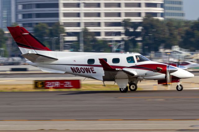 Beechcraft Duke (N80WE)