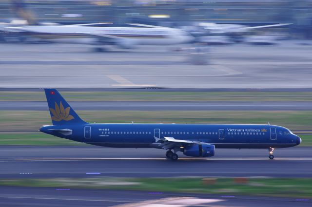 Airbus A321 (VN-A323)