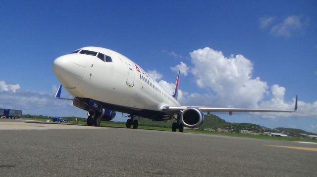 Boeing 737-800 (N3754A)