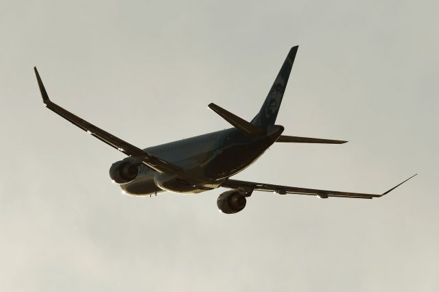 Embraer 175 (N656QX)