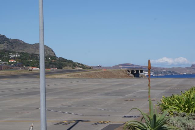 — — - LPMA Aero Port Madeira Arrival SP-TVZ Travel Service Poland