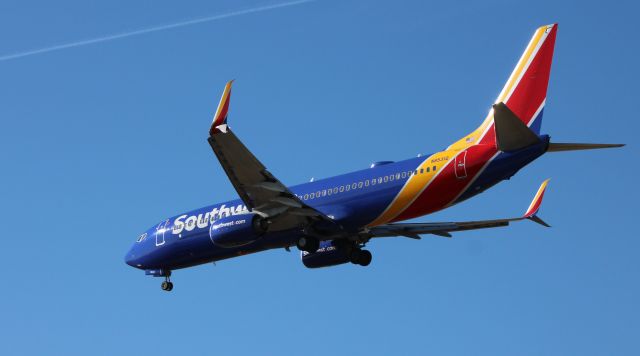 Boeing 737-800 (N8531Q) - On final is this 2017 Southwest Airlines Boeing 737-8H4 in the Winter of 2020.