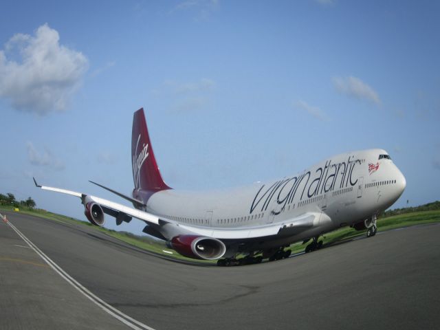 Boeing 747-400 (G-VAST)