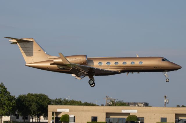 Gulfstream Aerospace Gulfstream IV (N913HH) - Jet Edge 913 on short final for Addison's runway 16. Now operates as VistaJet 913.