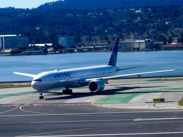 BOEING 777-300 (N2333U) - UAL888 SFO-PEK