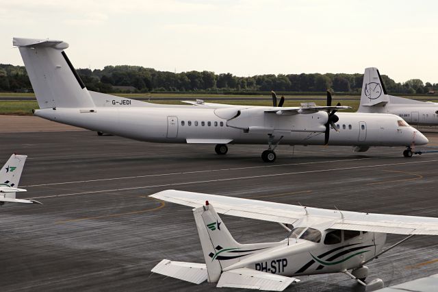 de Havilland Dash 8-400 (G-JEDI)