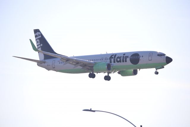 Boeing 737-800 (C-FFLJ)