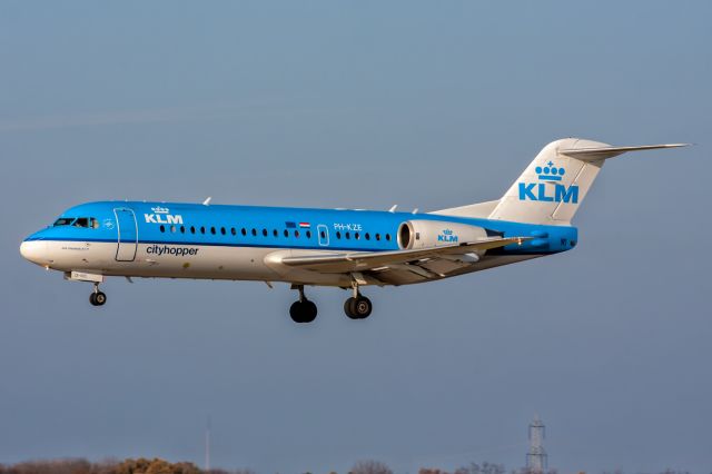 Fokker 70 (PH-KZE)