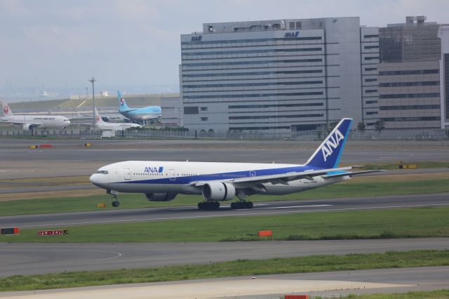 Boeing 777-200 (JA8198)