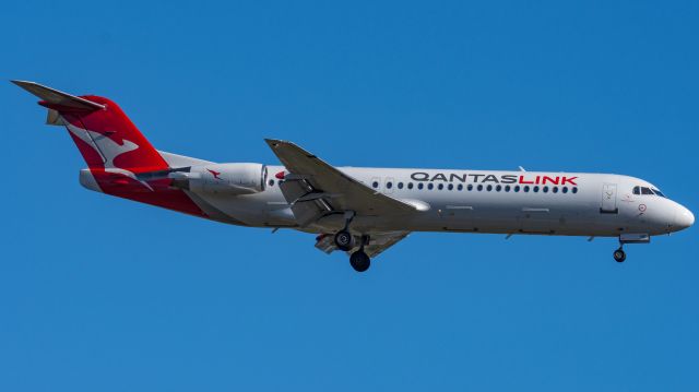 Fokker 100 (VH-NHF)