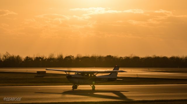 Cessna Skyhawk (JA3800) - Japanese Ownershipbr /Cessna 172br /Cessna R172K Hawk XPbr /November.01.2015 Hakodate Airport [HKD/RJCH] JAPAN