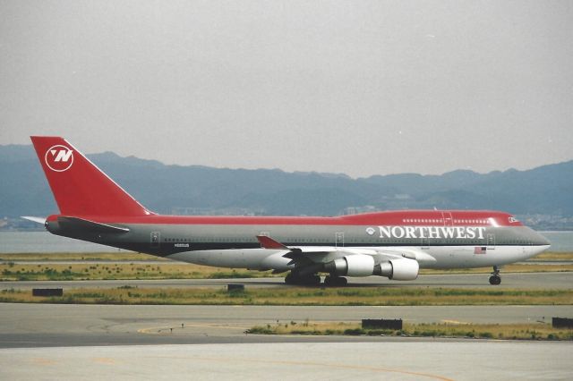 Boeing 747-400 (N665US) - Mid 90's. Scanned from print.