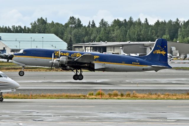 Douglas DC-6 (N451CE)