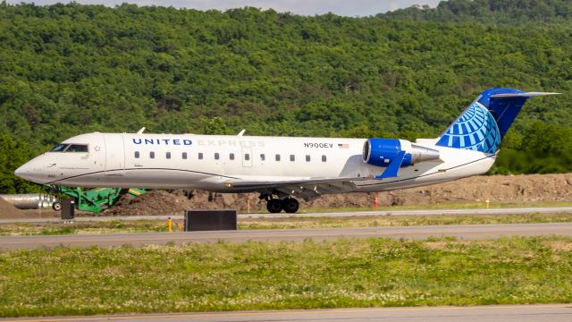 Canadair Regional Jet CRJ-200 (N900EV)