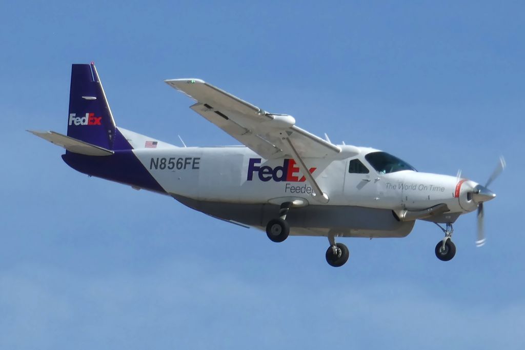 Cessna Caravan (N856FE)