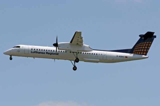de Havilland Dash 8-400 (D-ADHT)