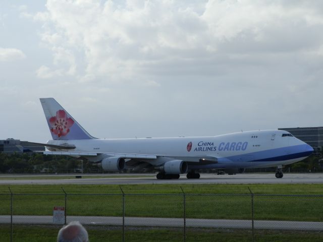 Boeing 747-400 (B-18707)